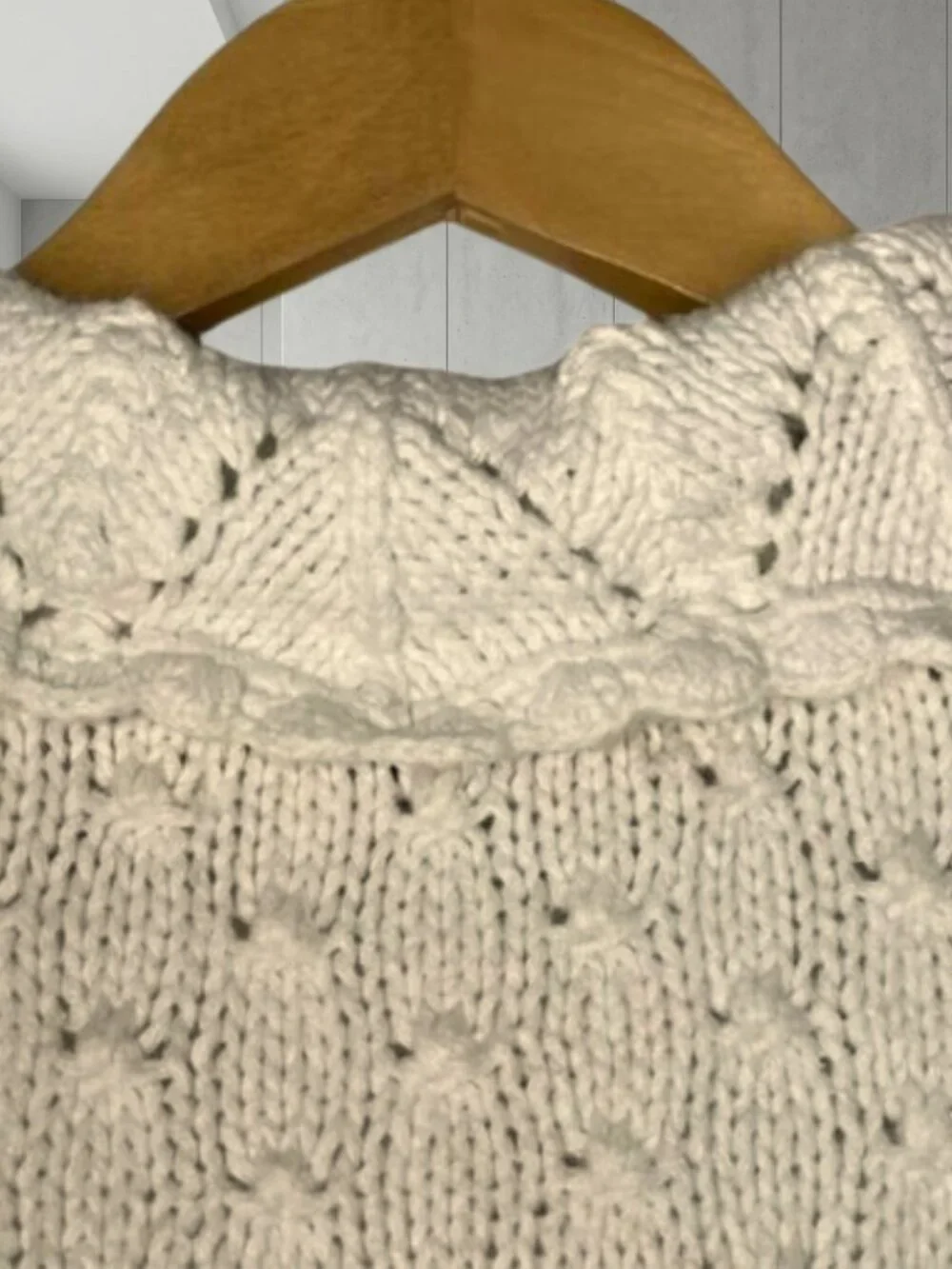 Signature by Northern Isles Hand Knit Seashell Button Collared Sweater Medium